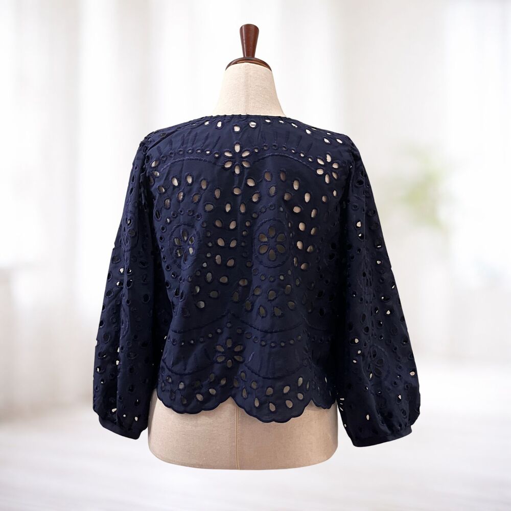 Navy Blue Eyelet Lace Top M Puff Sleeve Boho Cottage Coquette Casual Cruise - Picture 2 of 5